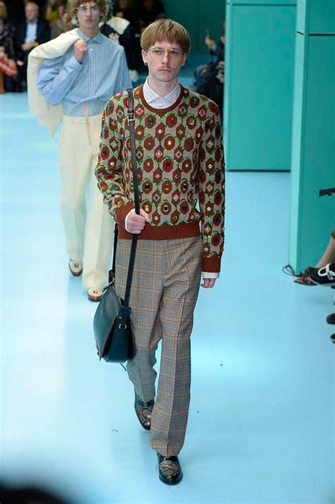 pantaloni gucci stagione 2018 uomo|Gucci Fall 2018 Menswear Fashion Show .